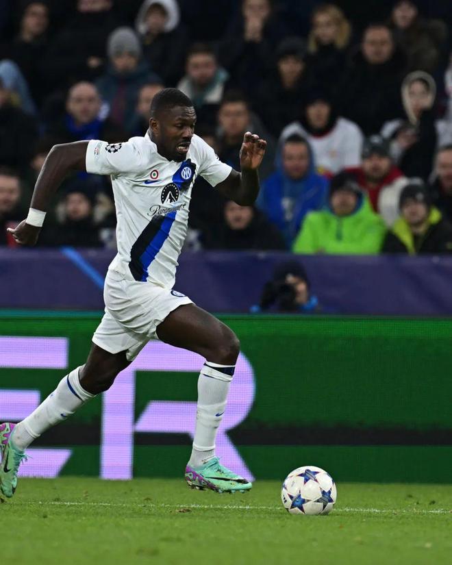 关于阿贾克斯主场-完胜门兴，晋级欧冠四强的信息