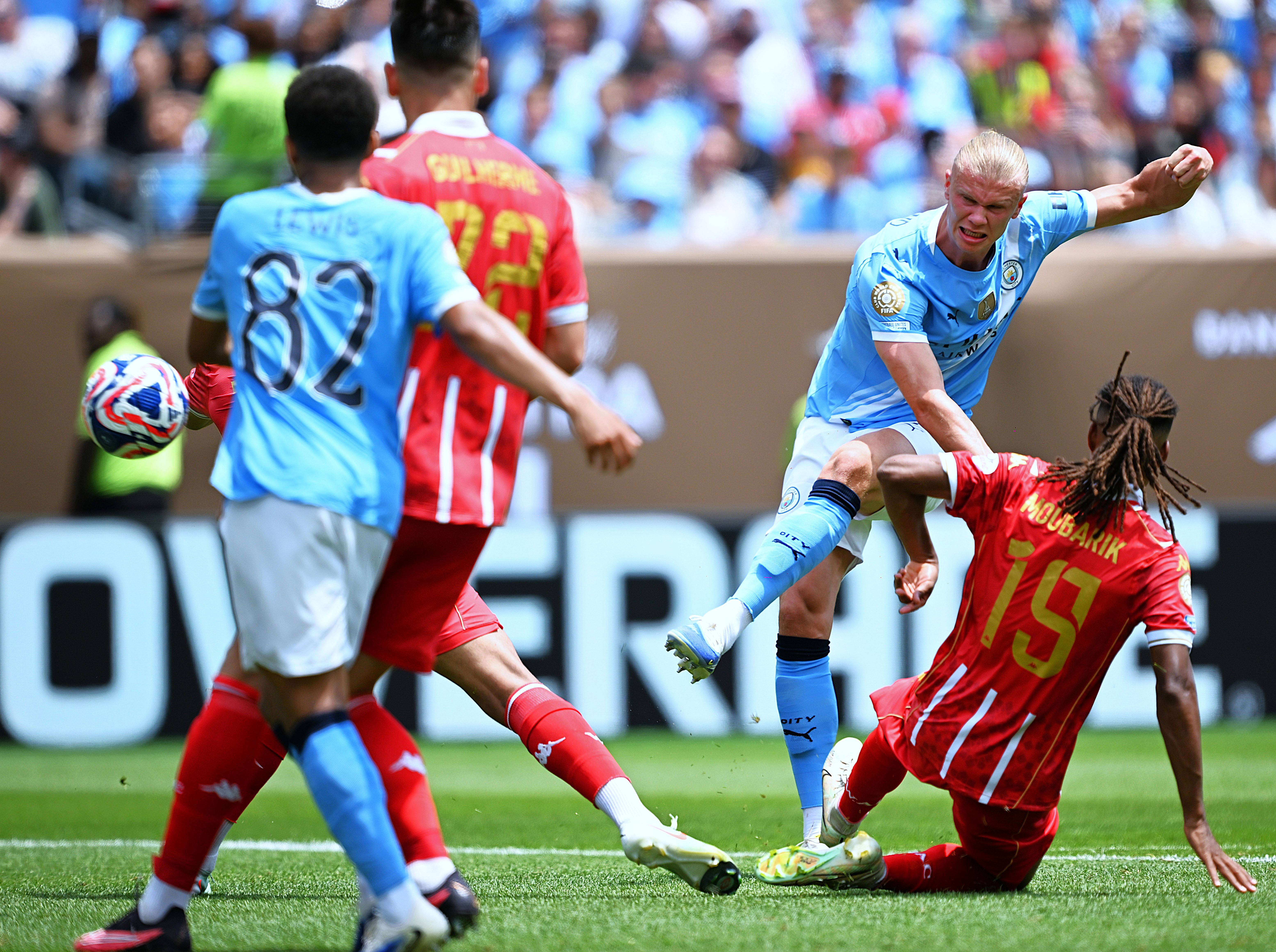 狼队绝杀水晶宫，英超中游球队迎来争议胜利的简单介绍