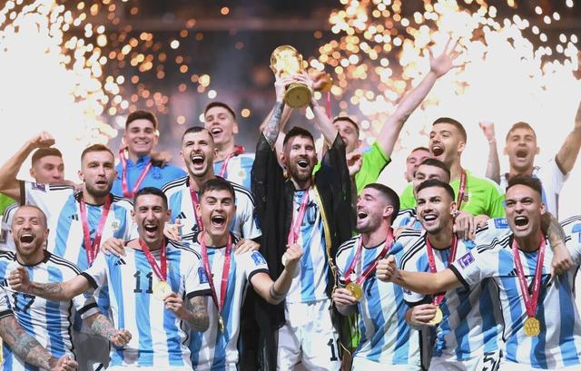 世界杯32支球队参加比赛,最后有一支球队夺得冠军