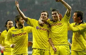 包含汉堡肆虐多特蒙德，冠军联赛惊现强队逆袭的词条