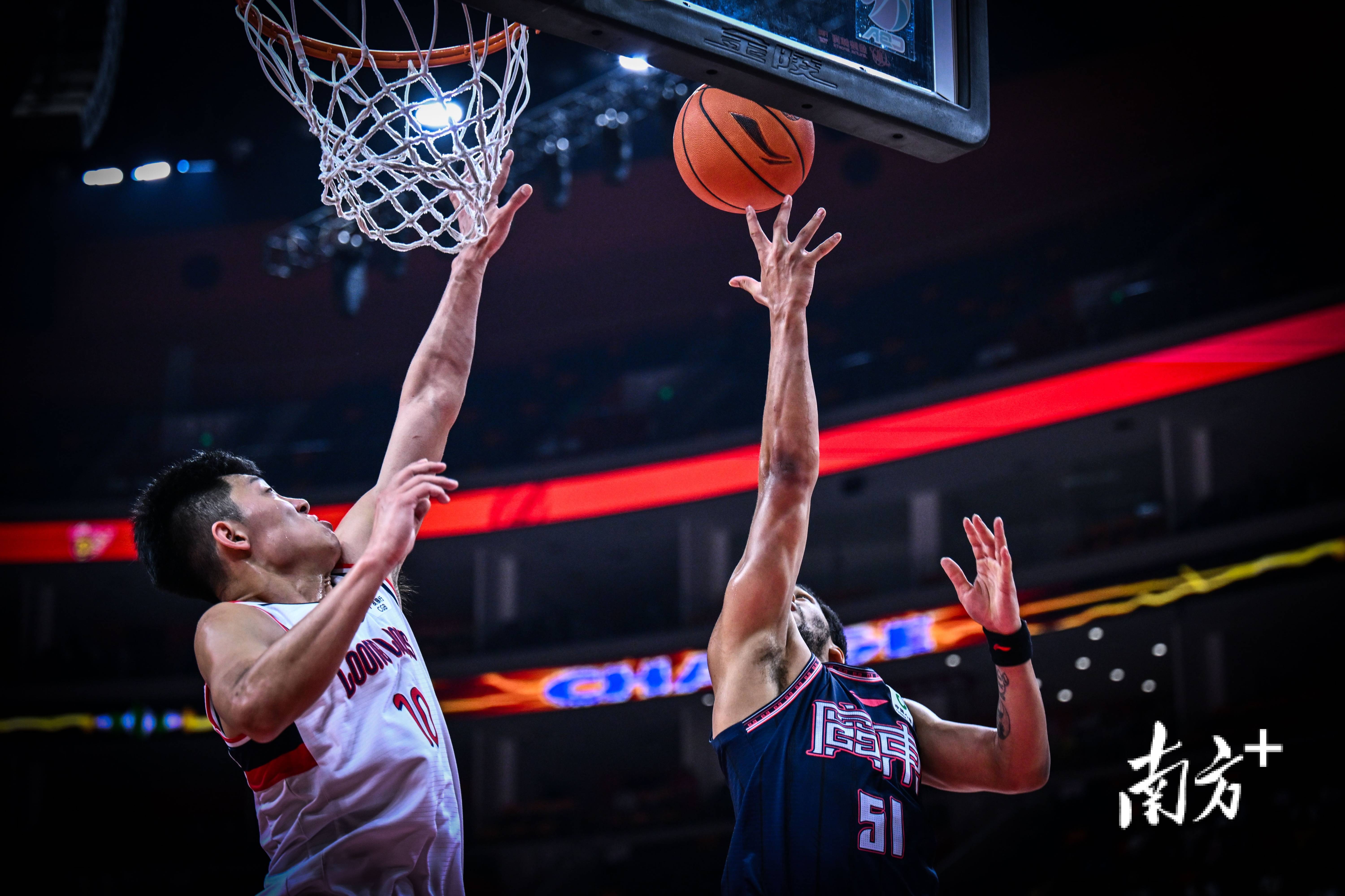 包含强队势不可挡，疯狂进攻惊艳观众的词条