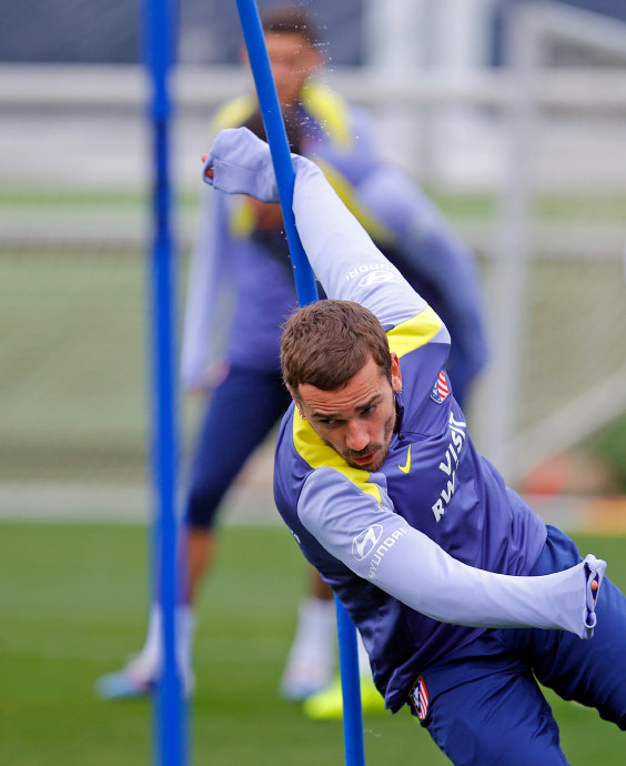 澳大利亚球员快速突破,破解对手防线视频