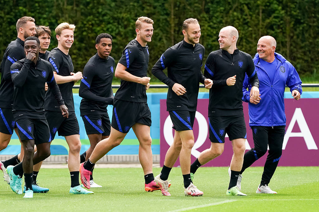 包含佛罗伦萨踢平那不勒斯，防守出色的词条