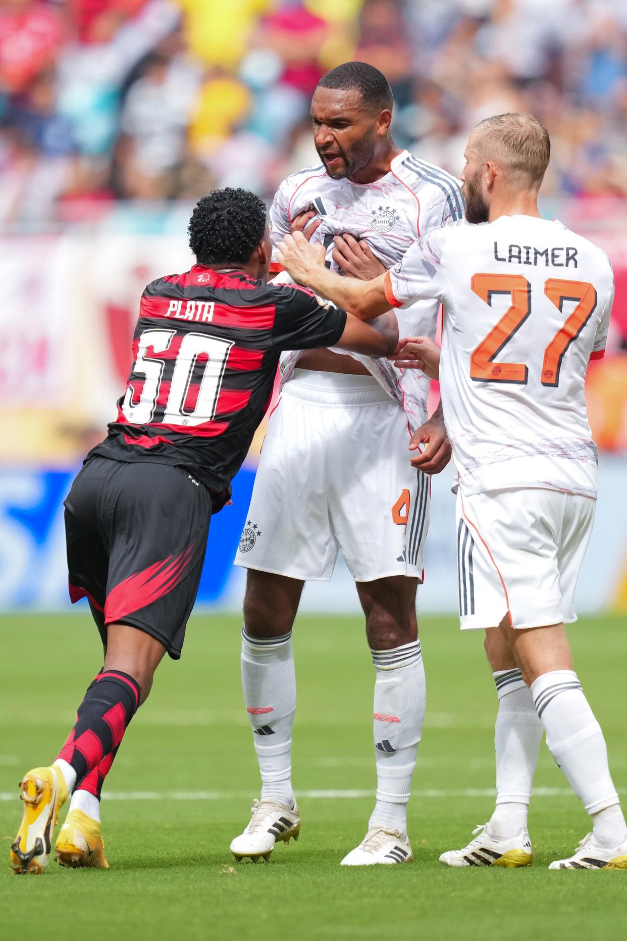 包含拜仁慕尼黑凭借制胜球，战胜劲旅的词条