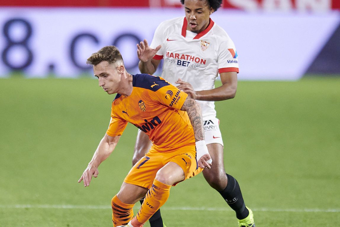 包含维拉尔客场遭遇失利，状态低迷持续的词条